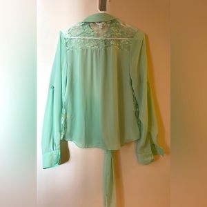 NWT Candie’s Tie Front country style shirt